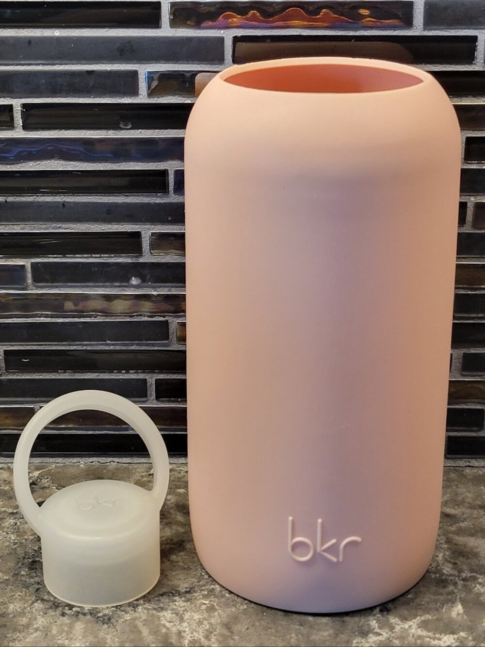 BKR BIG WATER BOTTLE GLASS 32 OZ / 500 ML TEDDY NEUTRAL PEACHY PINK SLEEVE + CAP